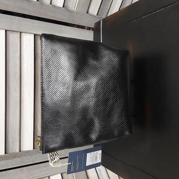 Winged Pouch | Universal Thread - Picture 1 of 6